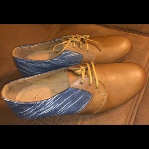 Sseko Caramel Chambray Leather Oxford flats. Never worn. Size 7.